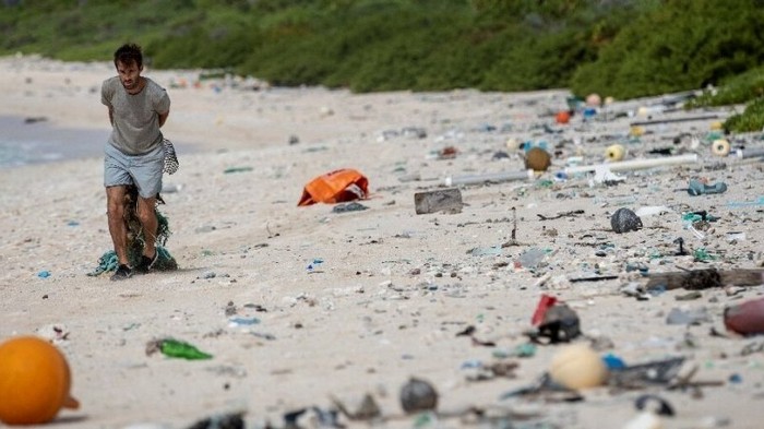 Апокалипсис сегодня: Океанское течение утопило коралловый остров в мусоре