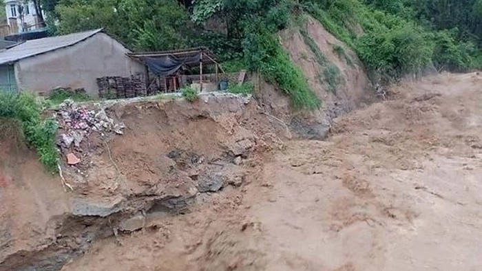 Во Вьетнаме жертвами наводнения стали пять человек (видео)