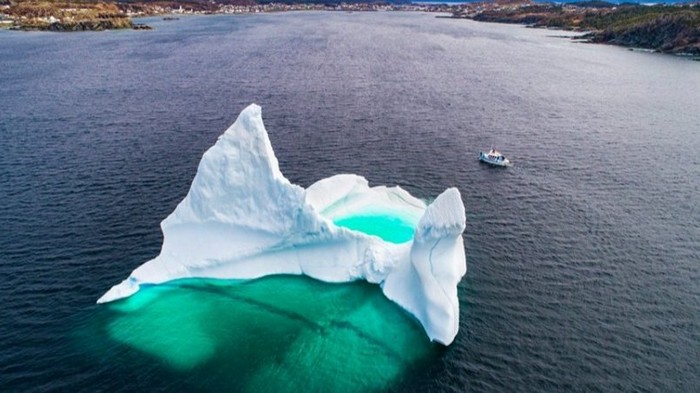 Канадские охотники за айсбергами зарабатывают на последствиях глобального потепления (видео)