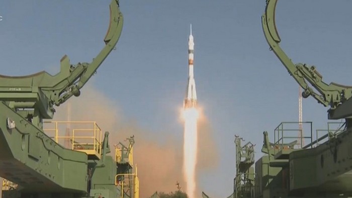 Россия запустила ракету Союз с роботом на борту
