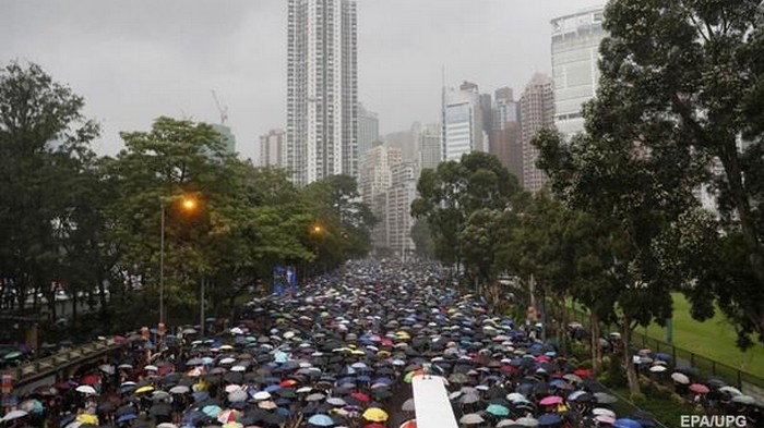 В Гонконге протестовали 1,7 млн человек − организаторы акции (фото)