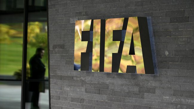ФИФА оштрафовала РФ за дискриминационный баннер на матче с Уругваем