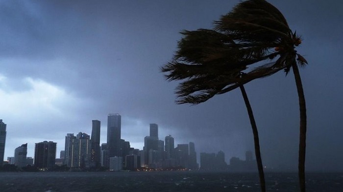 Трамп предупредил об одном из сильнейших ураганов в США