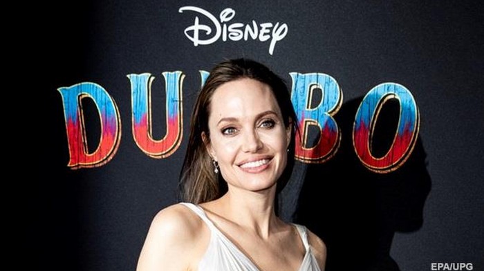 Анджелина Джоли усыновит седьмого ребенка