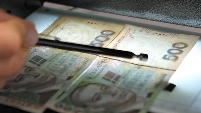 В НБУ рассказали, как отличить фальшивые банкноты 500 гривен
