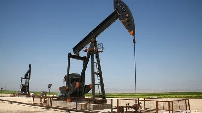 Нефть дешевеет после рекордного скачка