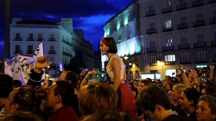 В Мадриде тысячи человек вышли на протест против домашнего насилия
