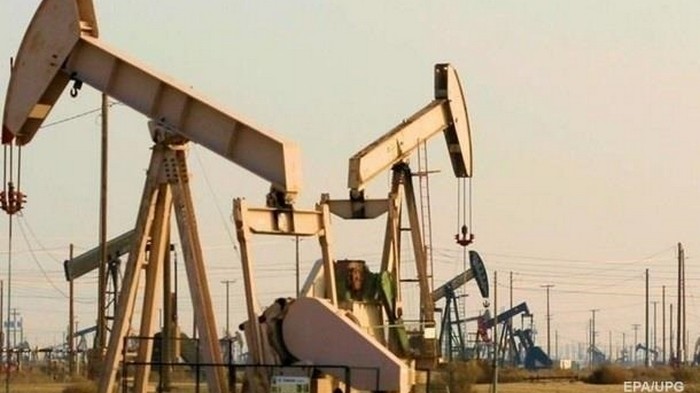 Нефть дешевеет на рисках снижения спроса на сырье
