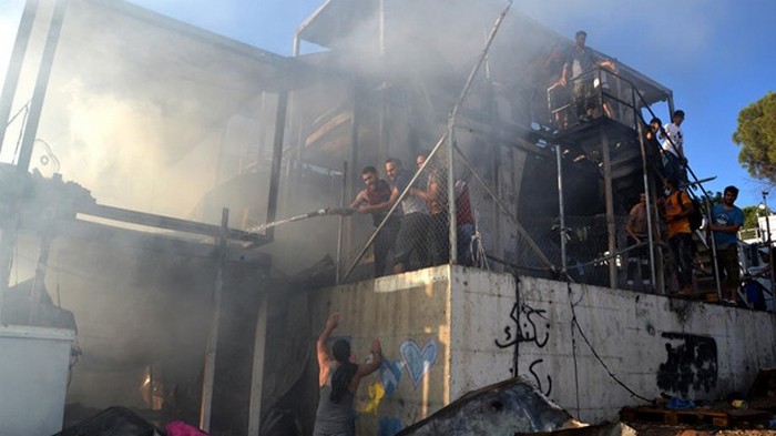В греческом лагере для беженцев произошли беспорядки (фото)