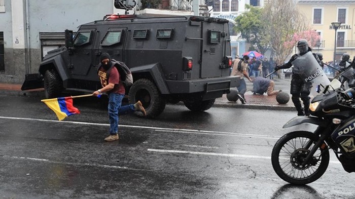 В Эквадоре ввели чрезвычайное положение из-за протестов (фото)