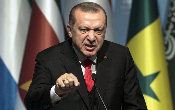 В Турции уволят более 18 тысяч госслужащих