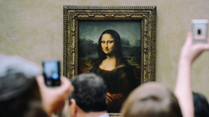 Шедевр да Винчи Мона Лиза разрушается