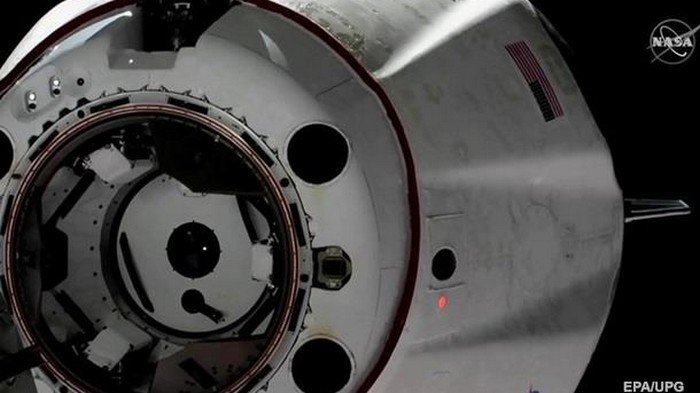 SpaceX испытала пассажирский космический корабль Crew Dragon