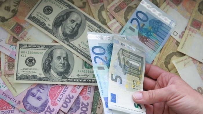 Курсы валют: доллар дешевеет, евро дорожает
