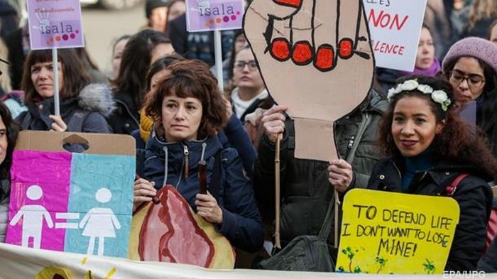 В Брюсселе прошел марш против насилия над женщинами (фото)