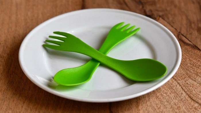 В Беларуси решили запретить пластиковую посуду в кафе и ресторанах