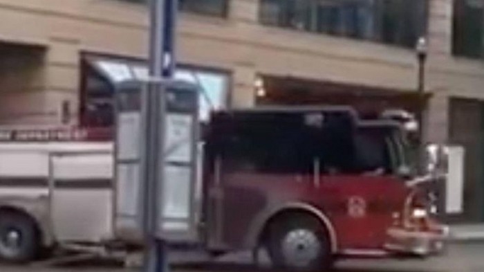 В Канаде мужчина пытался давить людей на угнанной пожарной машине