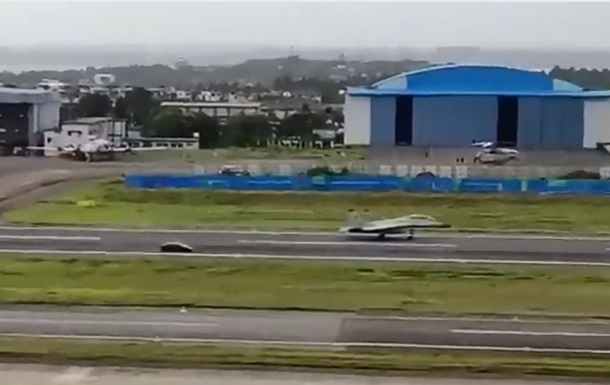 В Индии устроили гонку между Lamborghini и Миг-29 (видео)