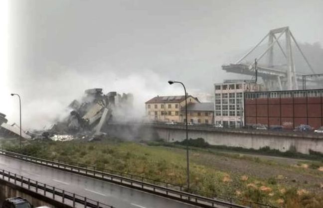 В Италии рухнул автомобильный мост и убил десятки людей