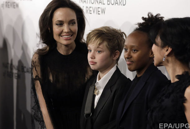 Анджелина Джоли рассказала, как учит детей феминизму