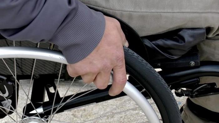 Людей в инвалидных колясках признали участниками дорожного движения