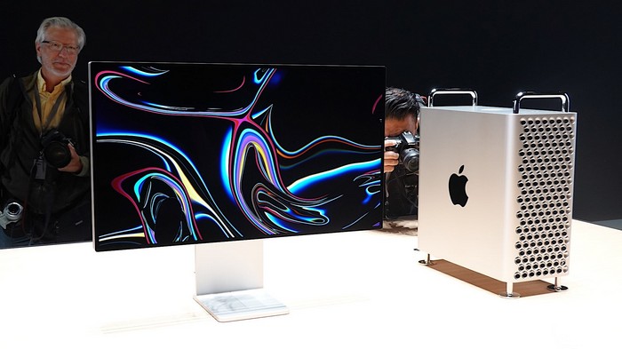 Apple начинает продажи сверхмощного компьютера Mac Pro