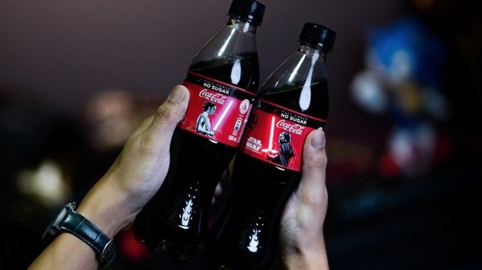 Coca-Cola создала светящуюся бутылку в честь Звездных войн