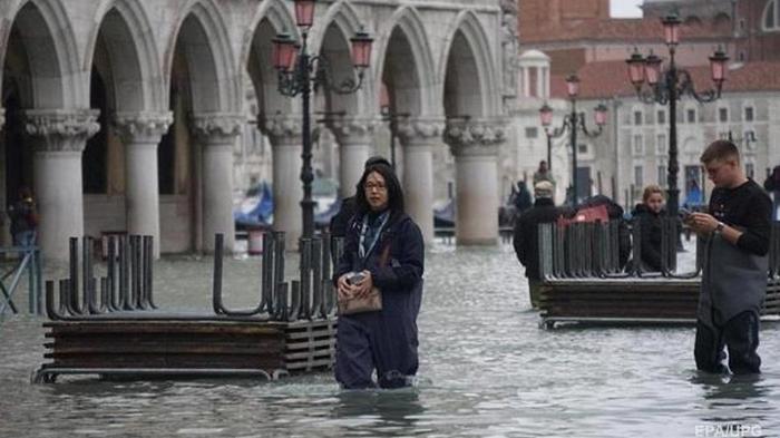 В Венеции началось очередное наводнение (видео)