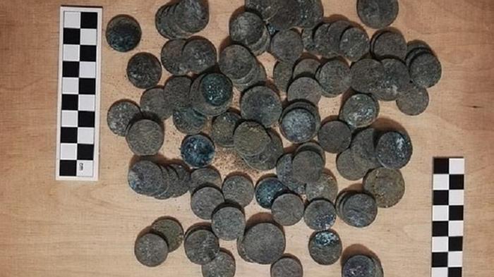 В Кракове строители нашли 10 тысяч старинных монет