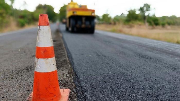 На Закарпатье чиновник украл на ремонте дорог около миллиона гривен