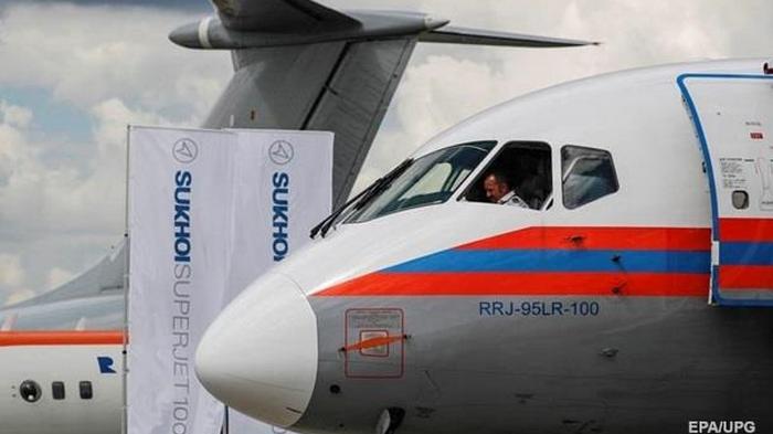 Самолет SSJ-100 вернулся в Шереметьево из-за технических проблем