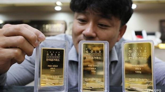 Золото рекордно подорожало на новостях из Китая