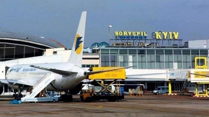 В Киеве сел самолет с эвакуированными из Китая украинцами