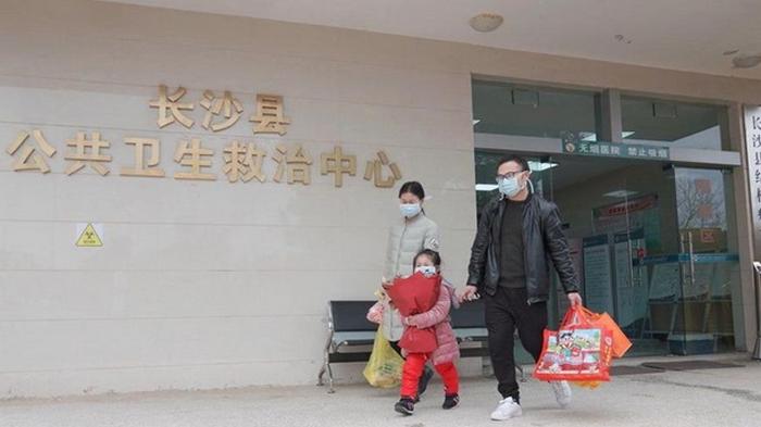Коронавирус в Китае: из больниц выписали почти 330 человек