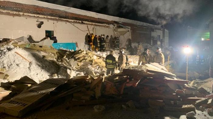 В России обрушилась крыша кафе: есть жертвы (фото)