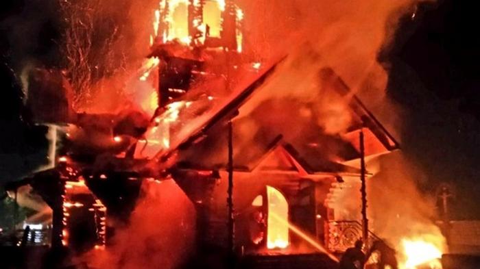 На Закарпатье сгорела церковь (фото)
