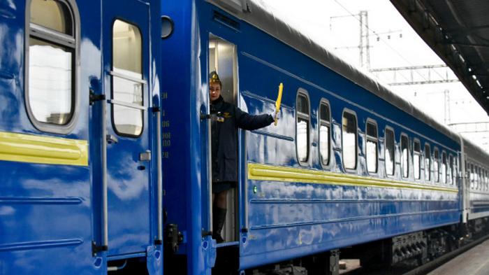 Укрзализныця вводит услугу доставки чемодана до вокзала