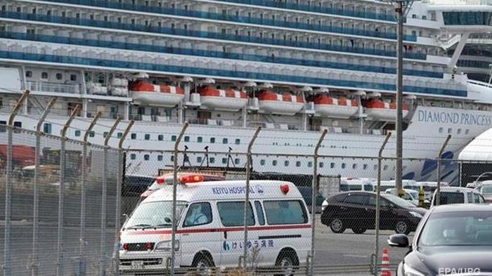 Коронавирус на круизном лайнере: эвакуируют пожилых людей
