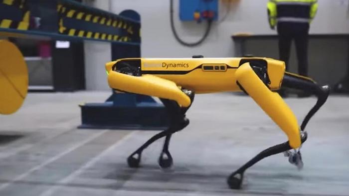 Робопес Boston Dynamics работает на нефтяной вышке (видео)