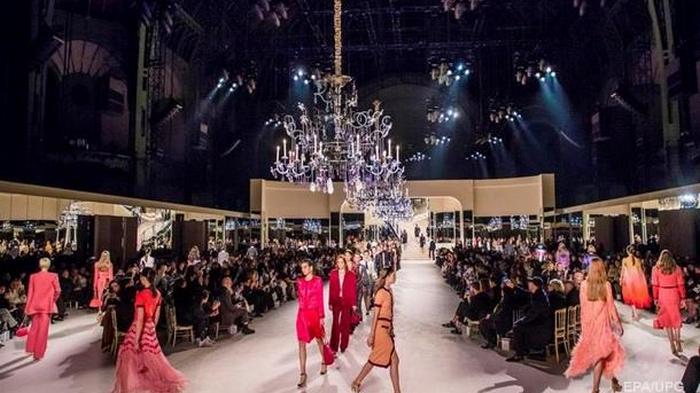 Chanel и Prada перенесли свои показы в Азии