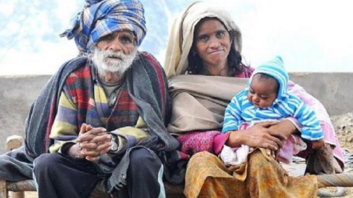 Ставший самым старым отцом индиец умер от курения в постели