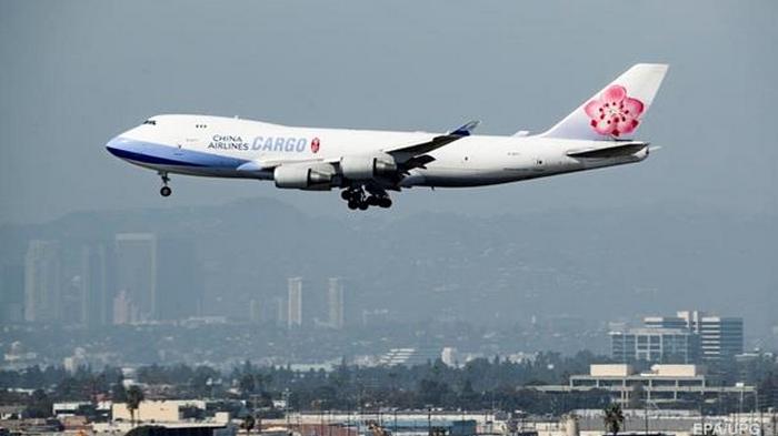 У двух медработников аэропорта Лос-Анджелеса обнаружен коронавирус